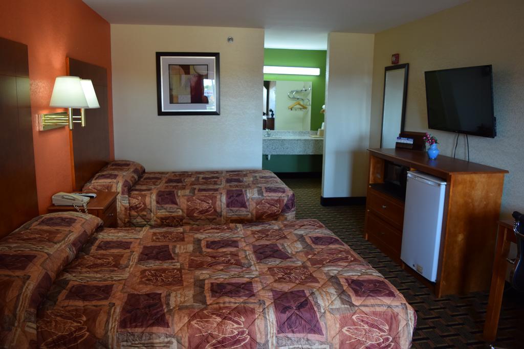 Royal Inn & Suites Дугласвилл Экстерьер фото