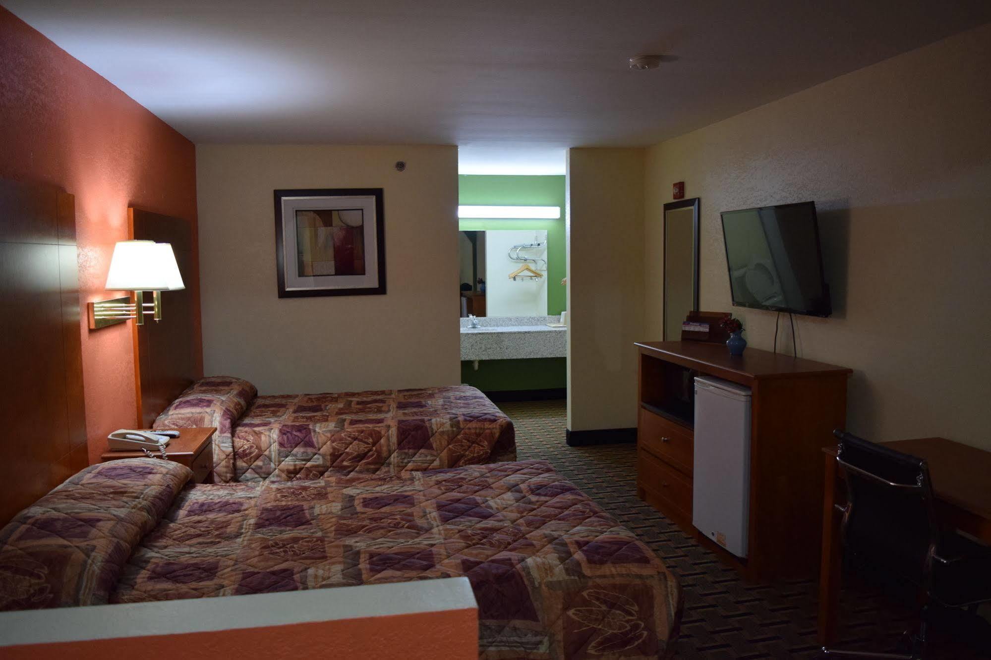 Royal Inn & Suites Дугласвилл Экстерьер фото