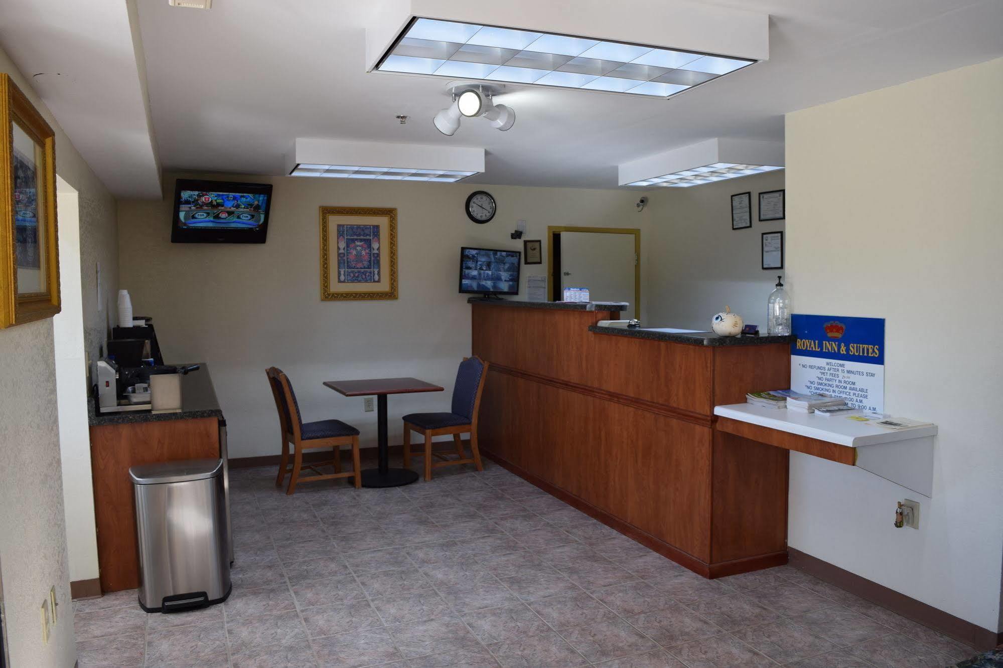 Royal Inn & Suites Дугласвилл Экстерьер фото