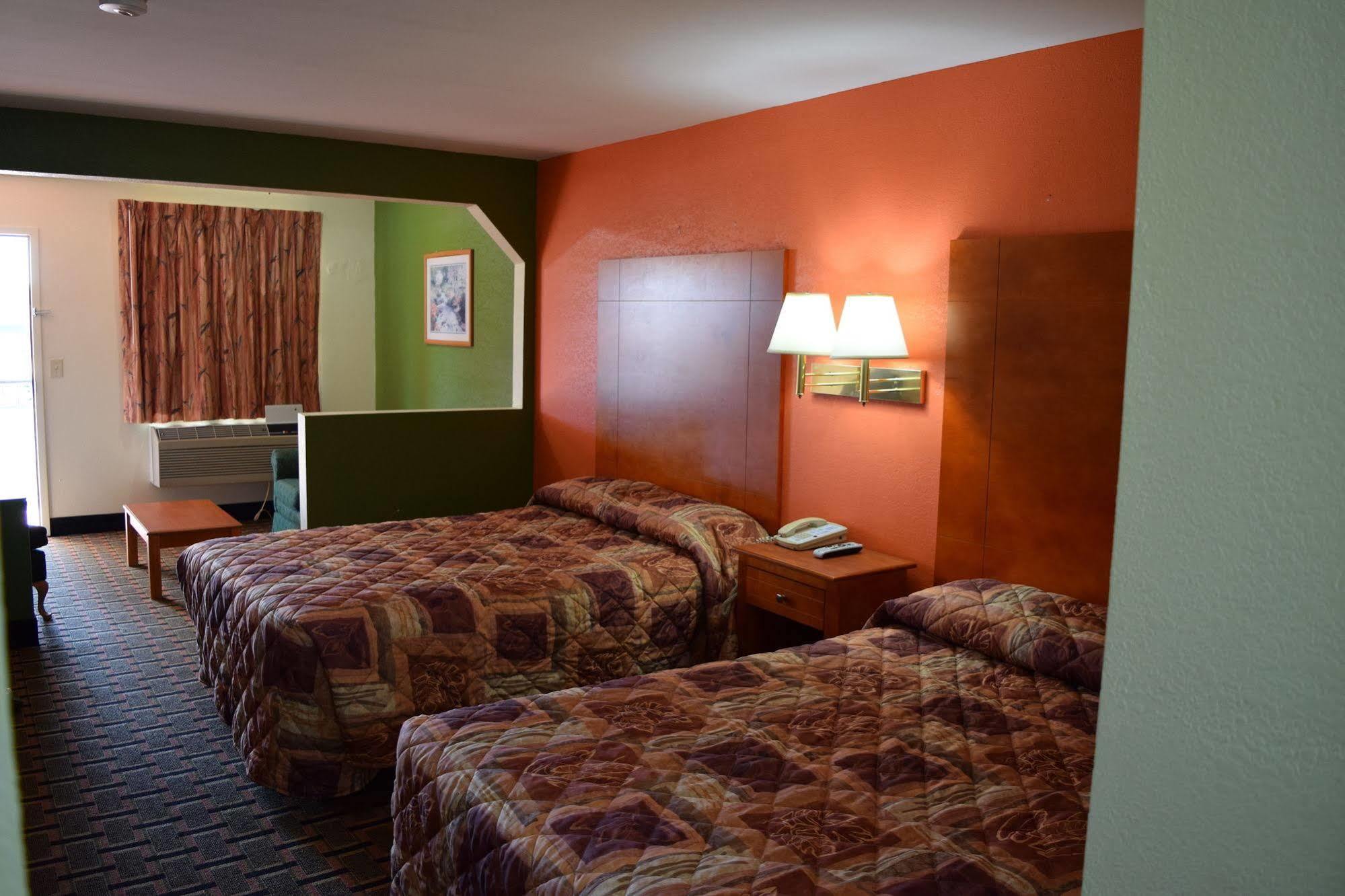 Royal Inn & Suites Дугласвилл Экстерьер фото