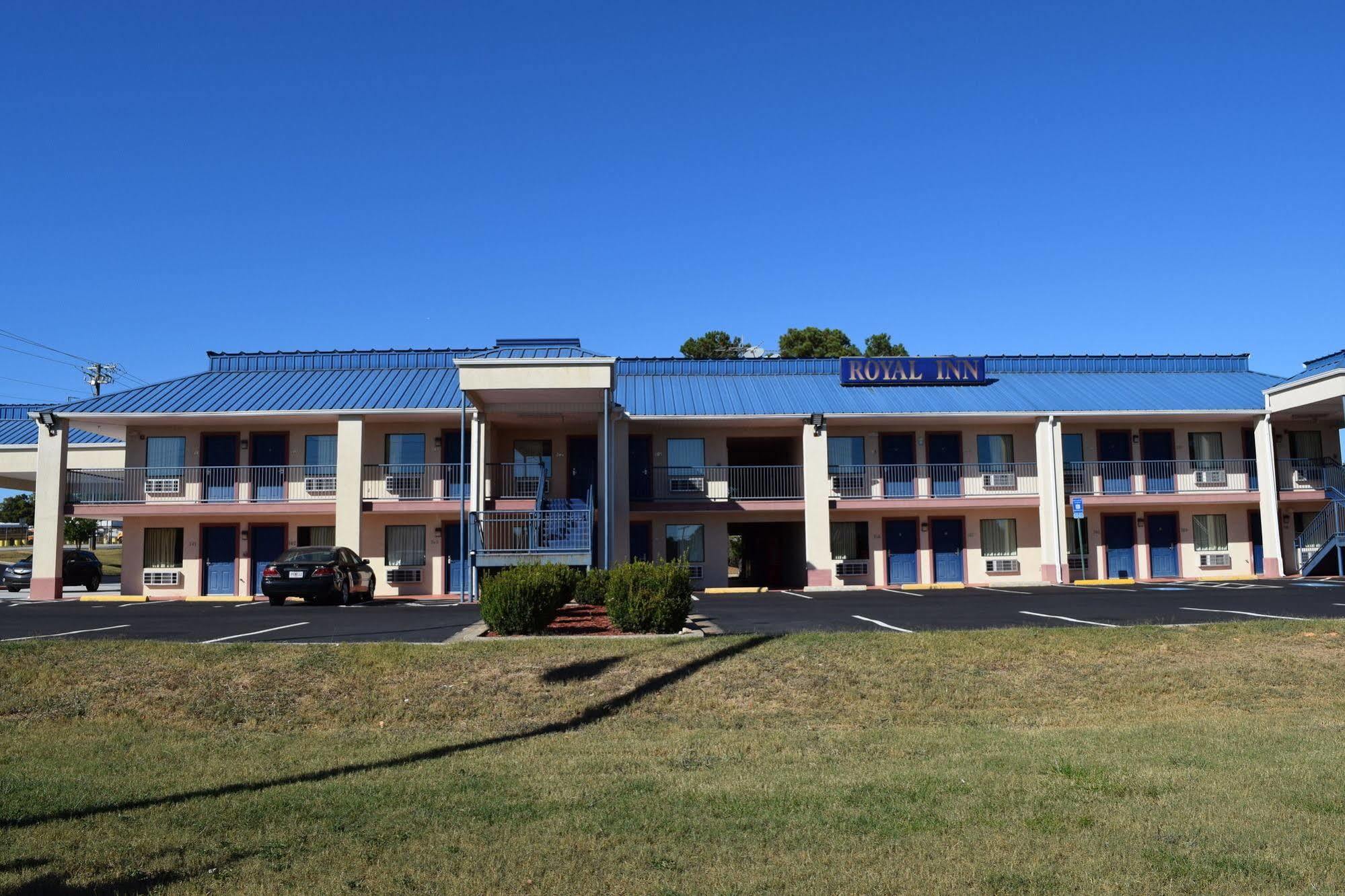 Royal Inn & Suites Дугласвилл Экстерьер фото